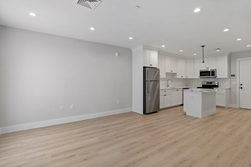 186 Bedford St # 210