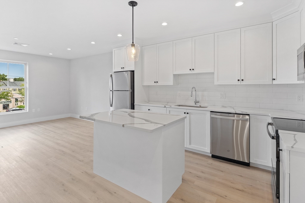 186 Bedford St # 210