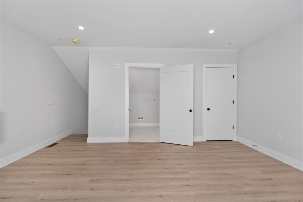 186 Bedford St # 210