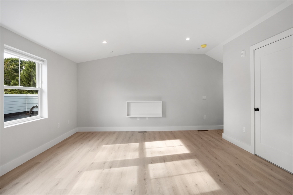 186 Bedford St # 210