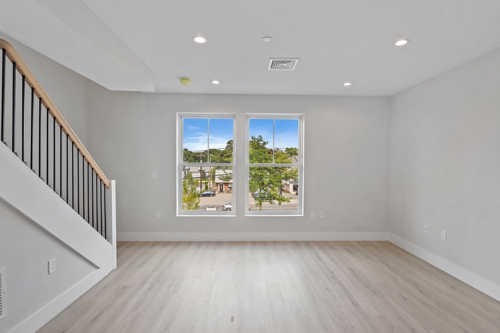 186 Bedford St # 210