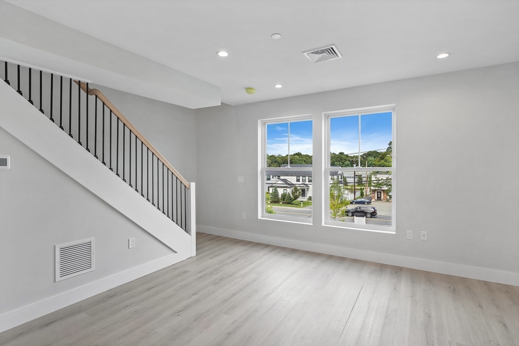 186 Bedford St # 210