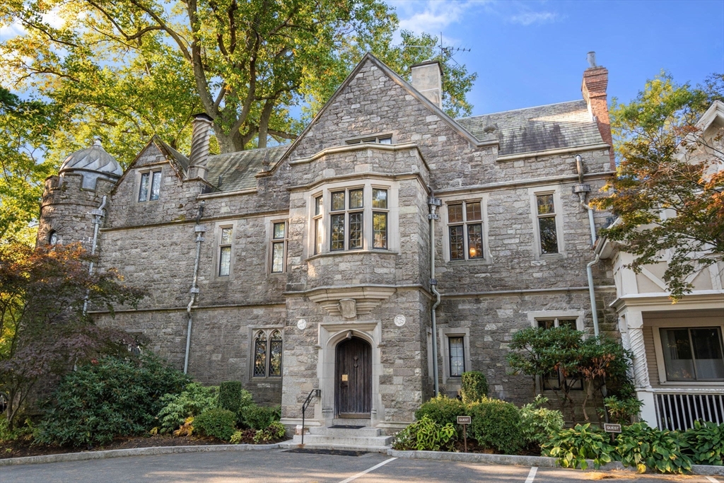 241 Perkins Street # 102 Unit: G-102