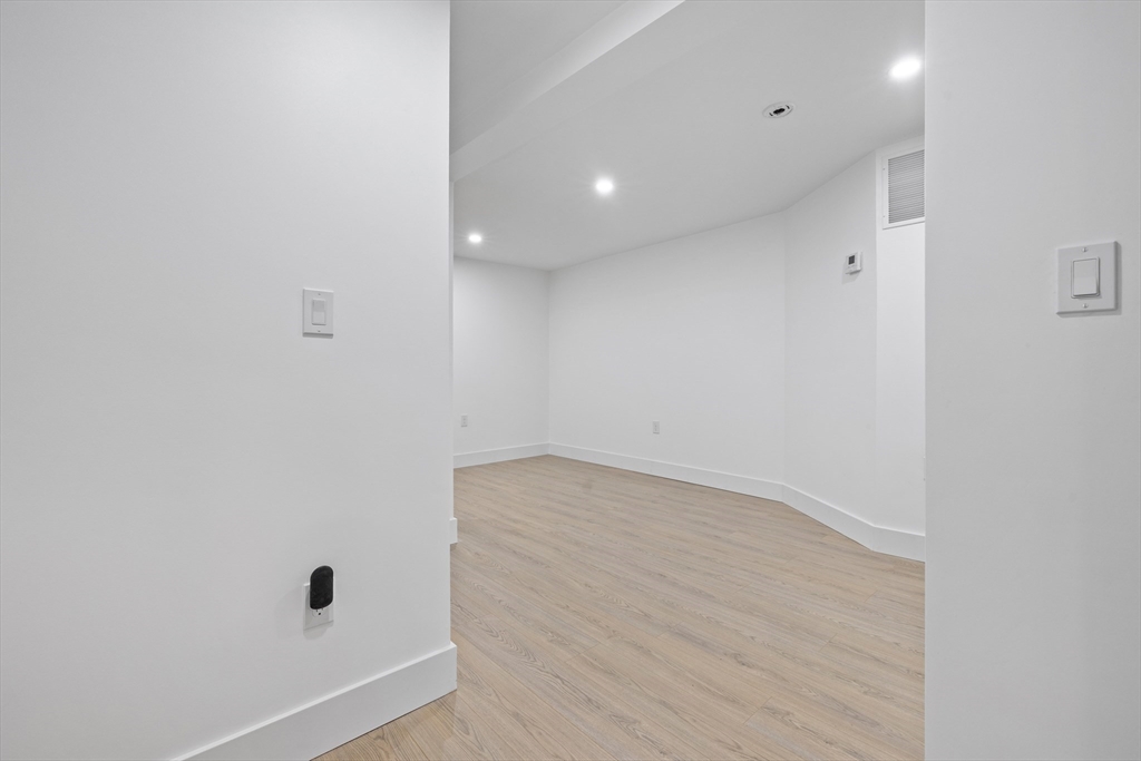 1 Knollwood Road