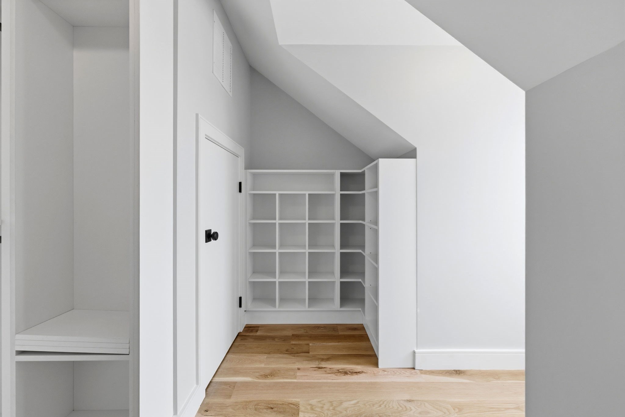 33 Chestnut St # 2
