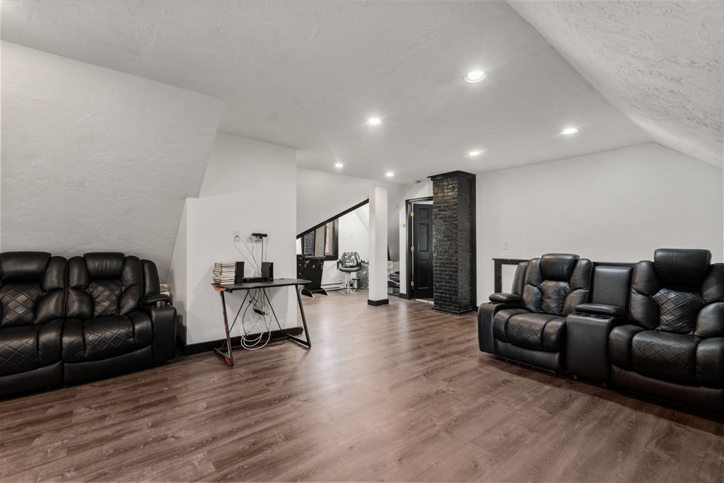 723 Main St