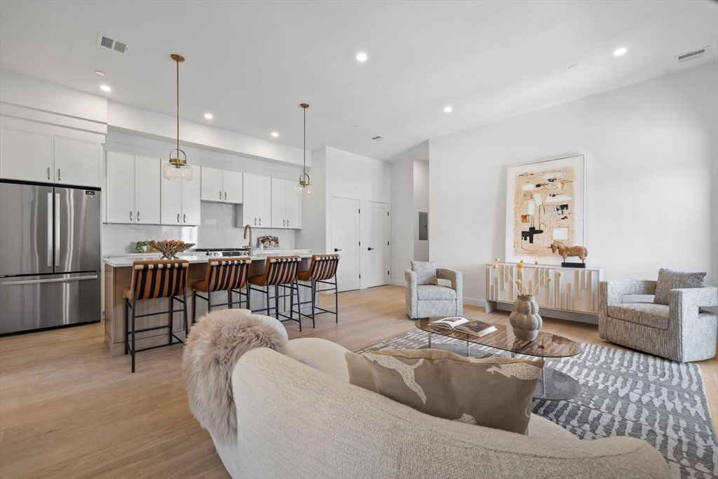 125 Addison Street # 206