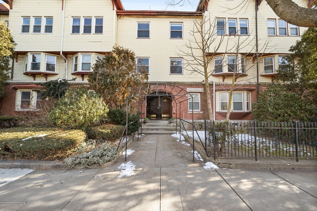 8 Humboldt Ave # 2