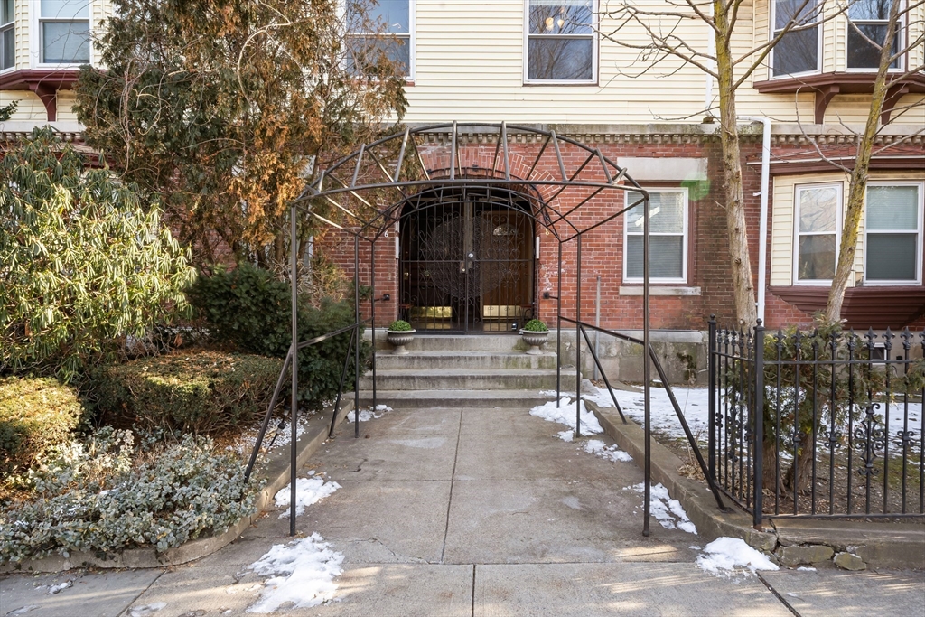 8 Humboldt Ave # 2