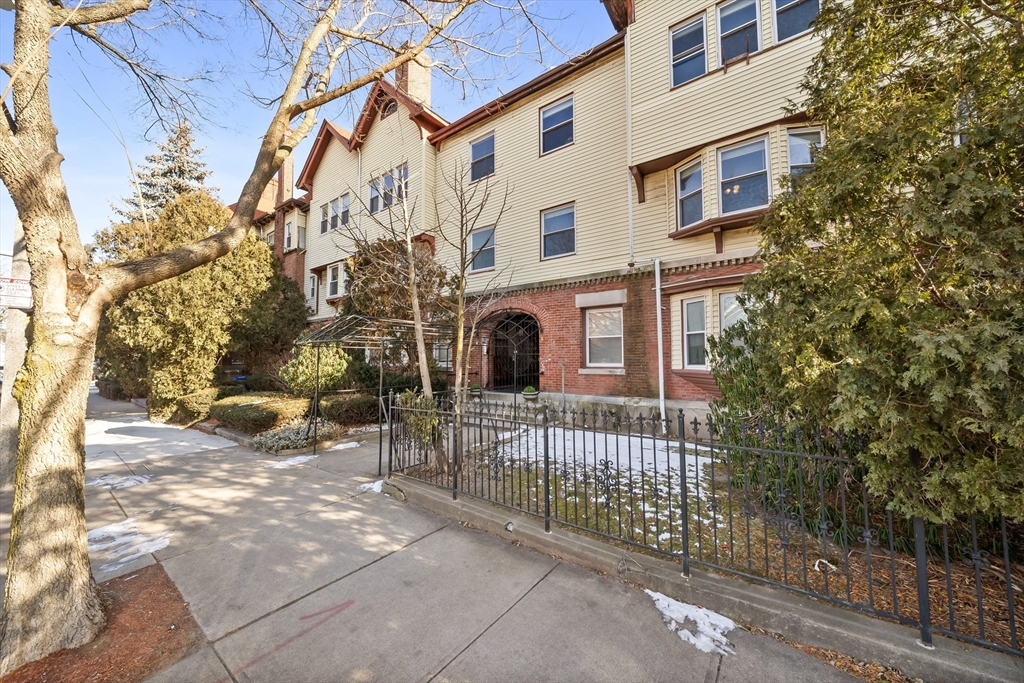 8 Humboldt Ave # 2