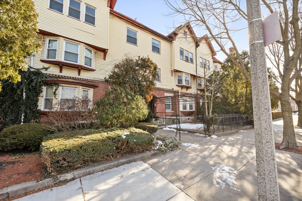 8 Humboldt Ave # 2