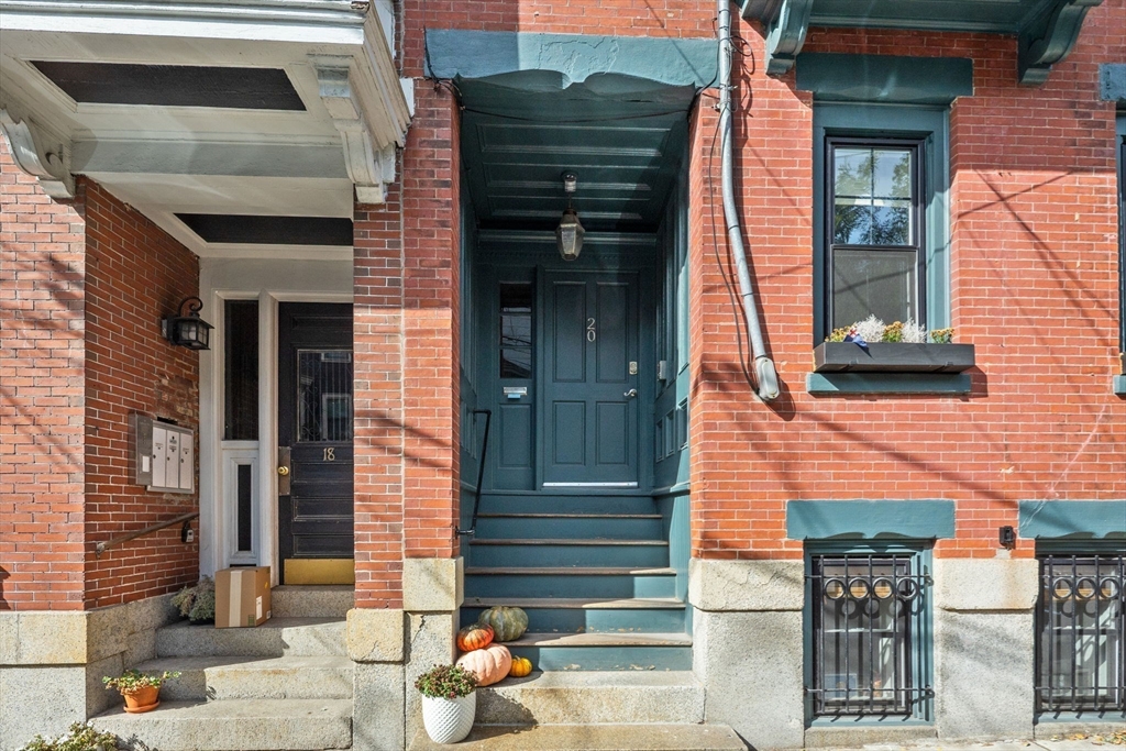 20 Sullivan St # 2