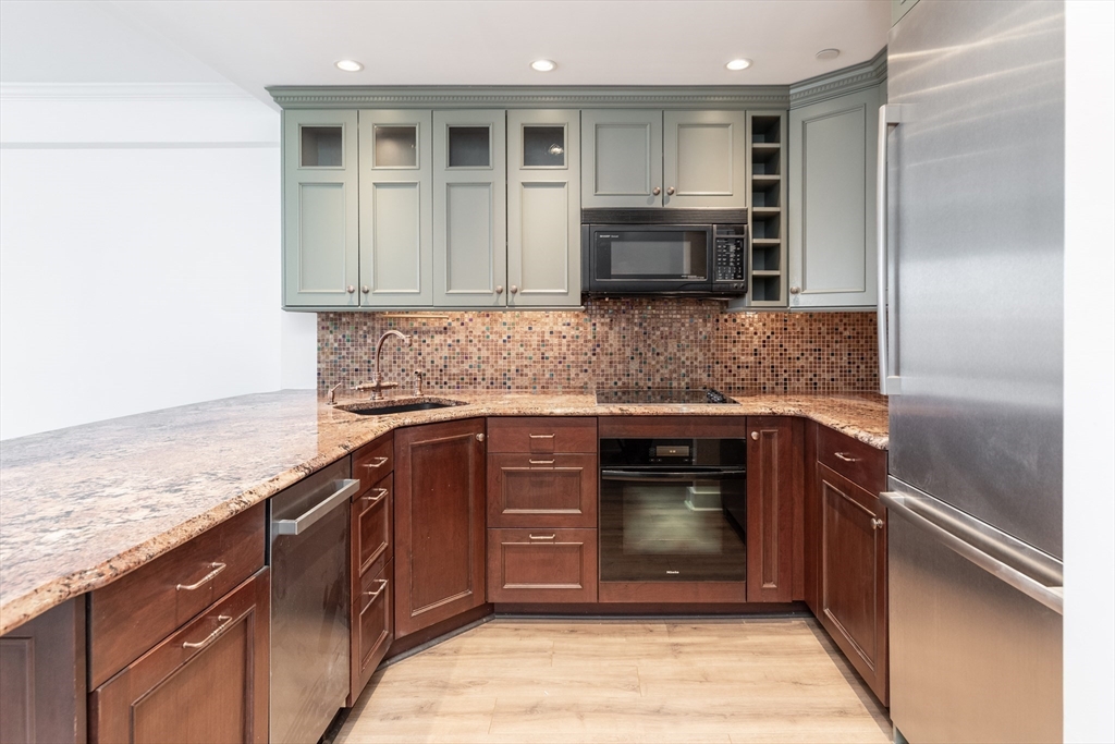 145 Pinckney St # 404