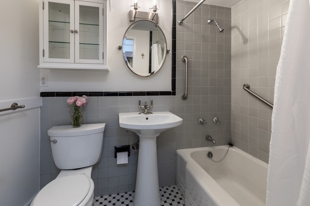 145 Pinckney St # 404