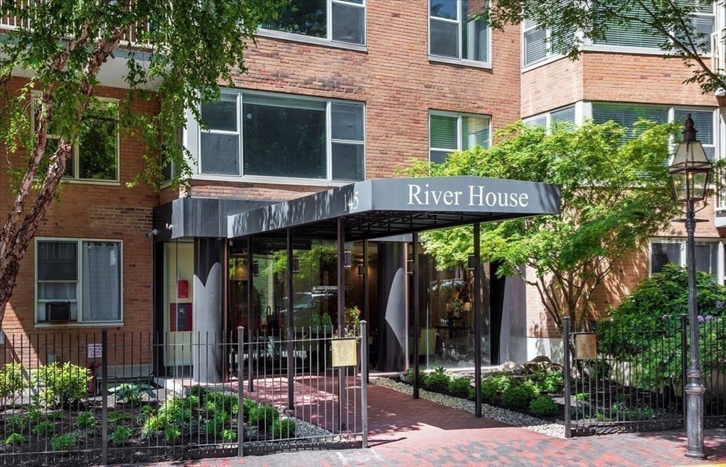 145 Pinckney St # 404