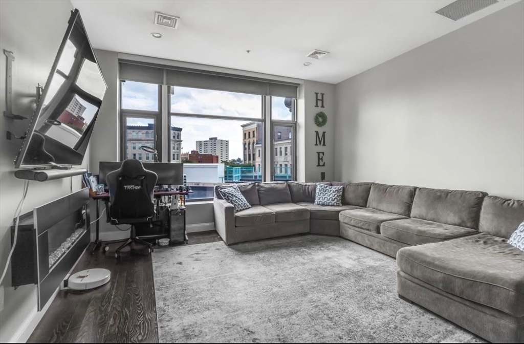 7 Central Sq # 307