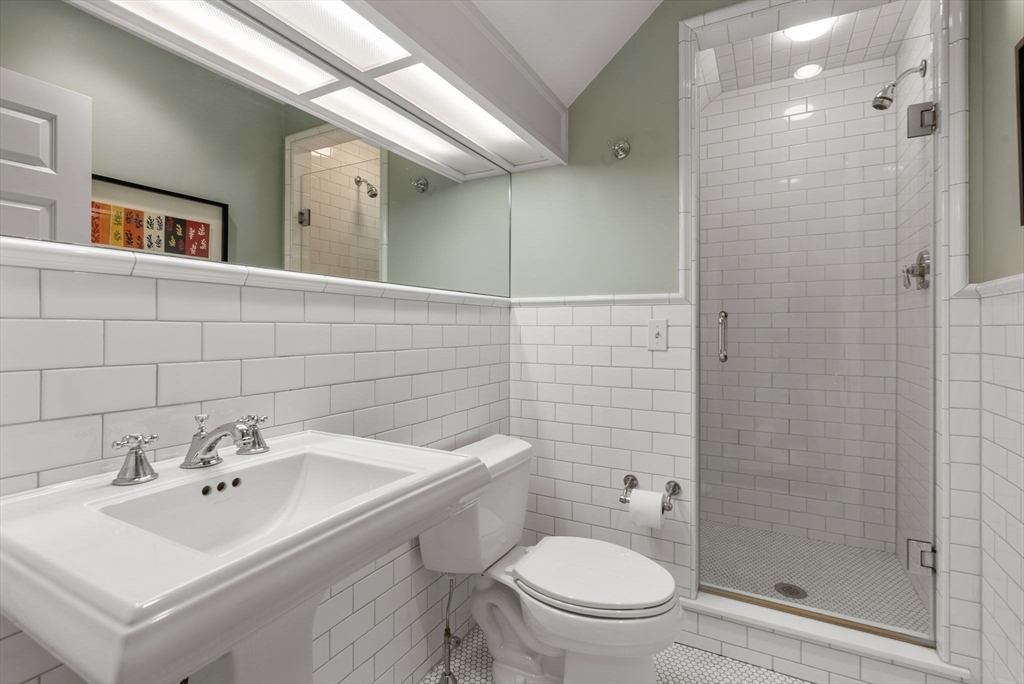 10 Queen Anne Rd