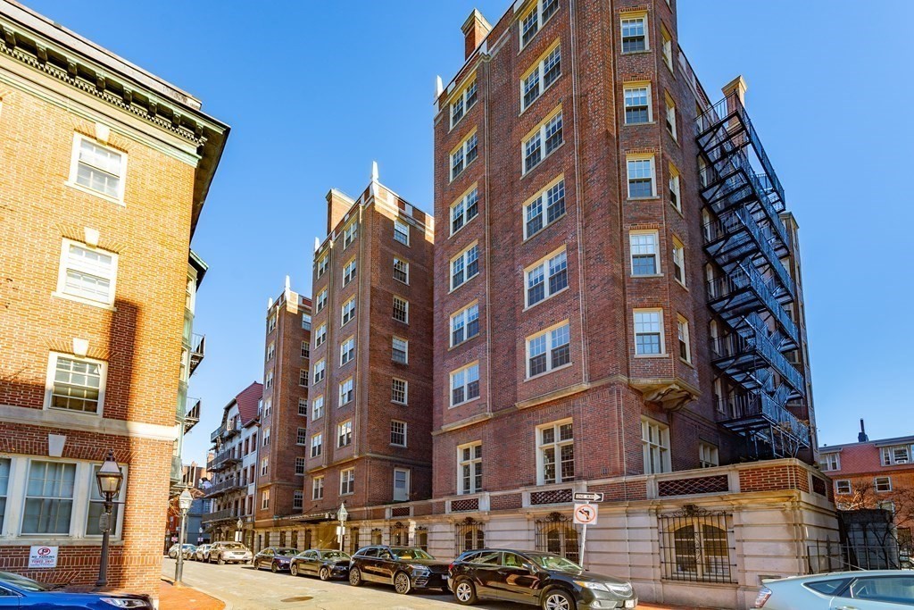 15 River St # 704