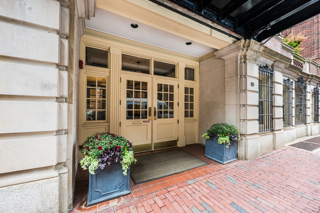 15 River St # 704