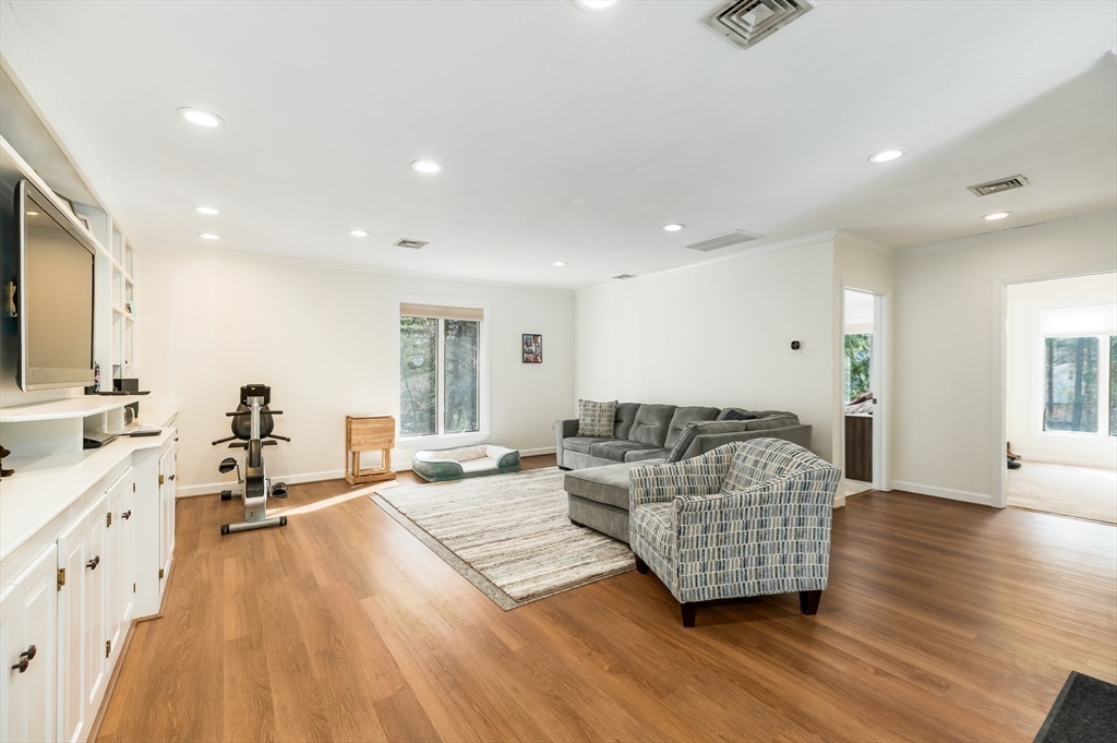 5 Comstock Lane