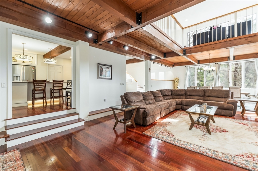 5 Comstock Lane