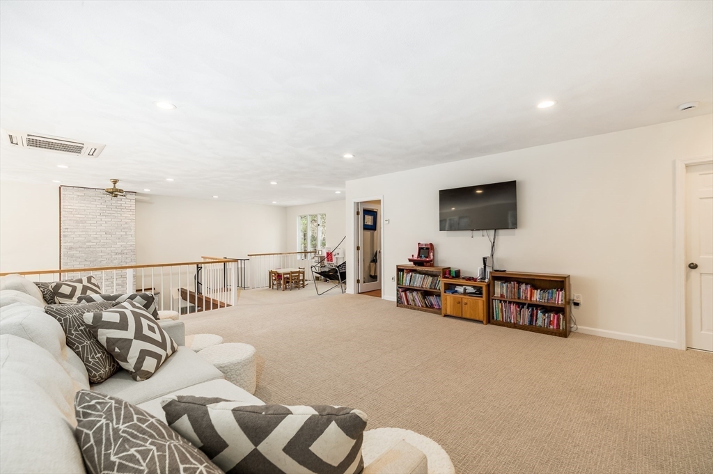5 Comstock Lane