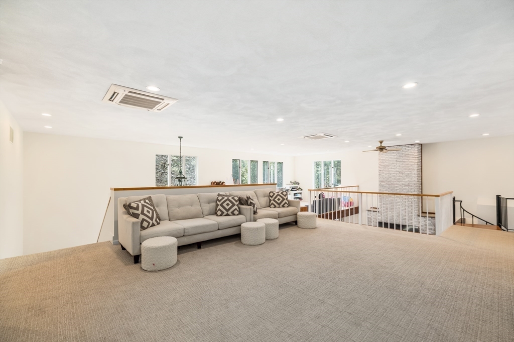 5 Comstock Lane