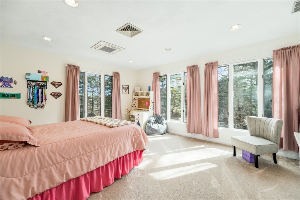 5 Comstock Lane