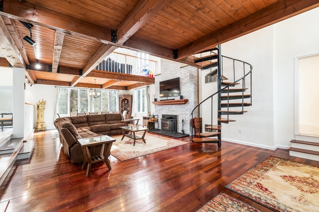 5 Comstock Lane