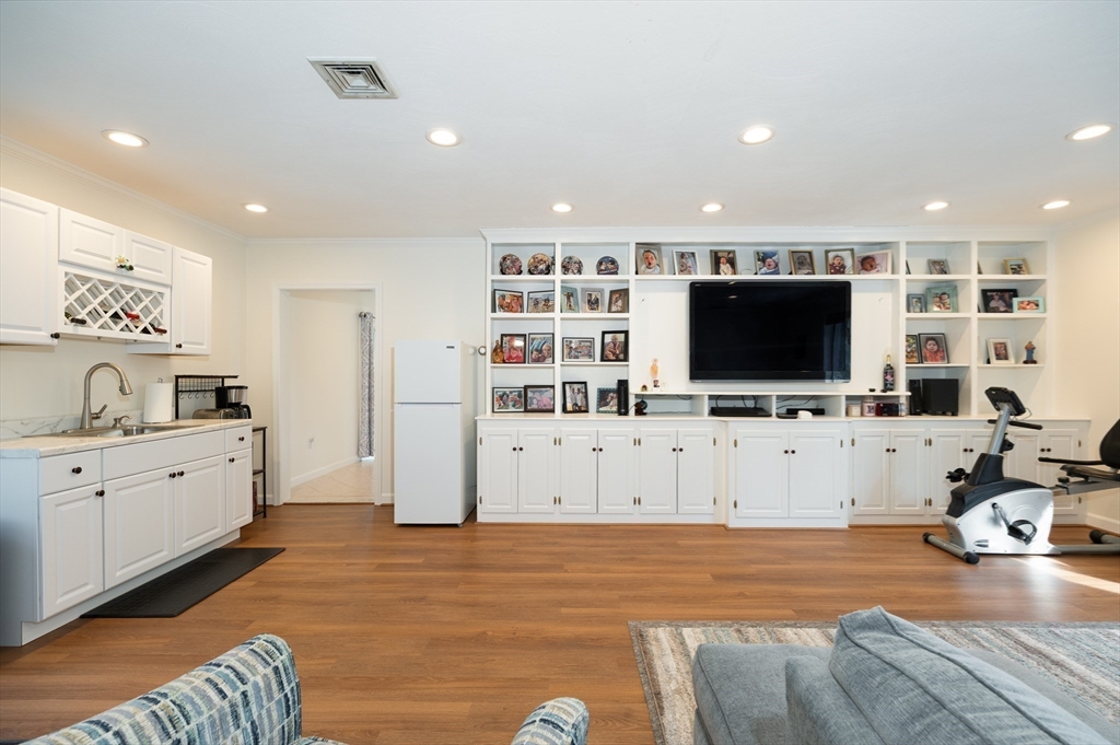 5 Comstock Lane