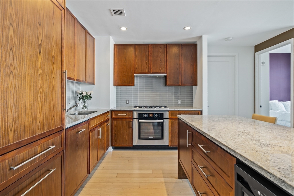 580 Washington St Unit: PH5