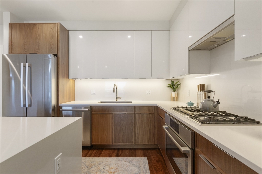 99 Sumner St Unit: PH621