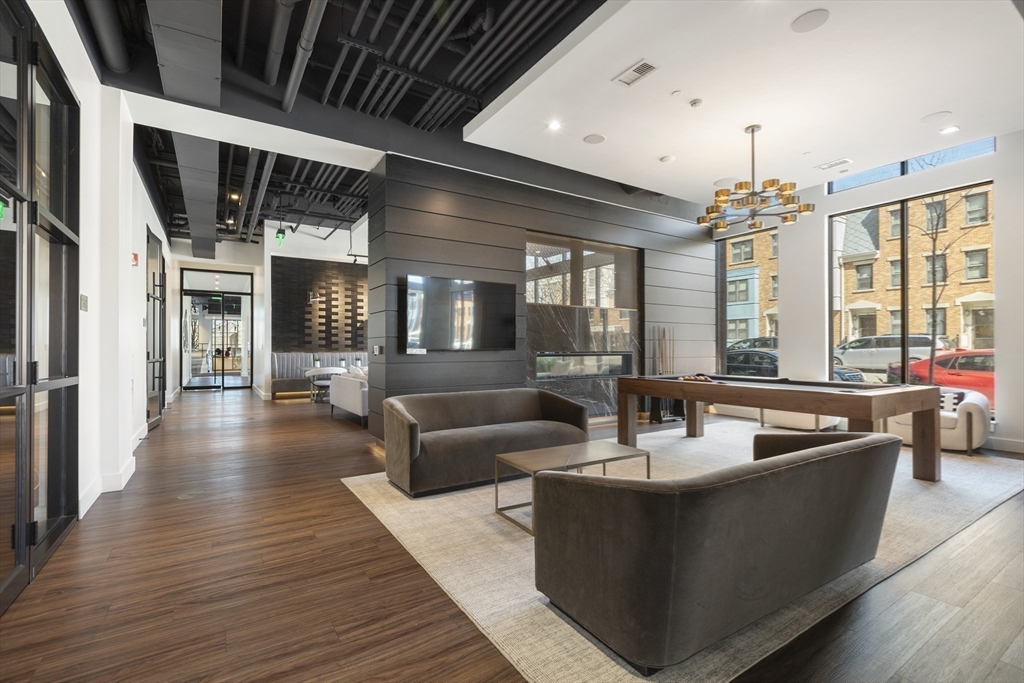 99 Sumner St Unit: PH621