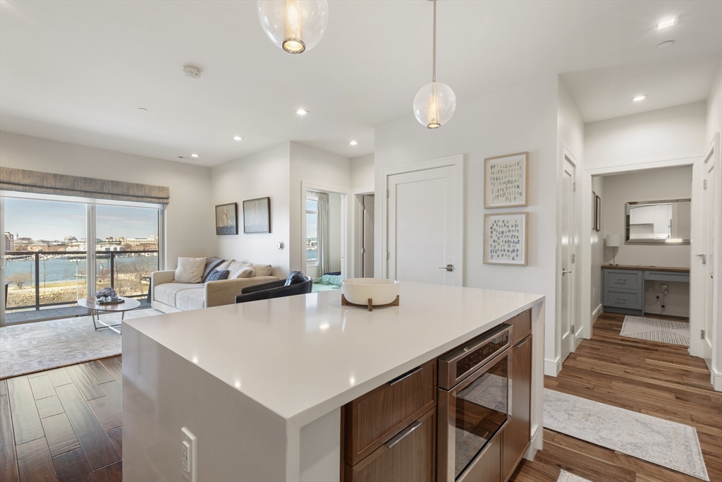 99 Sumner St Unit: PH621