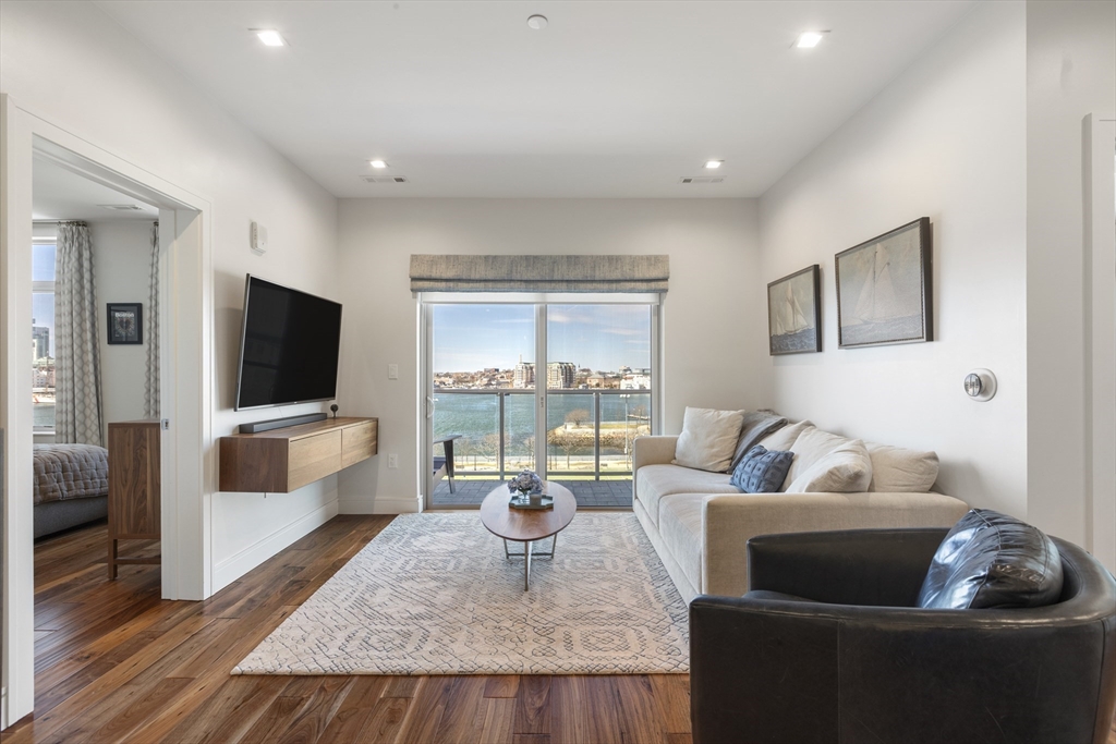 99 Sumner St Unit: PH621