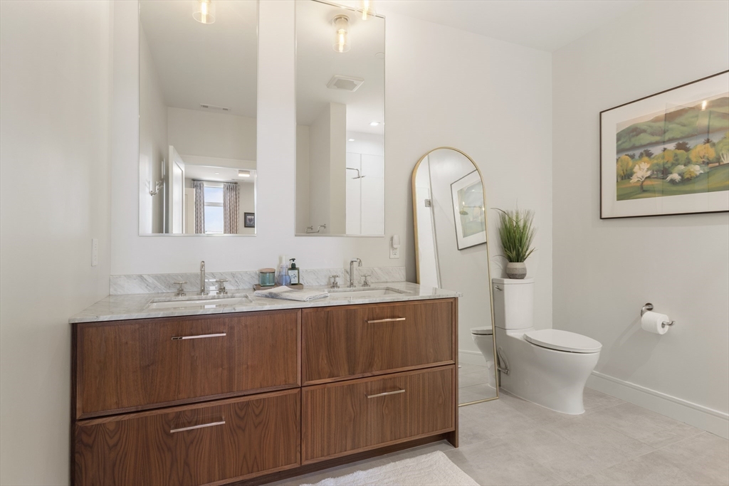 99 Sumner St Unit: PH621