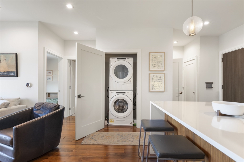 99 Sumner St Unit: PH621