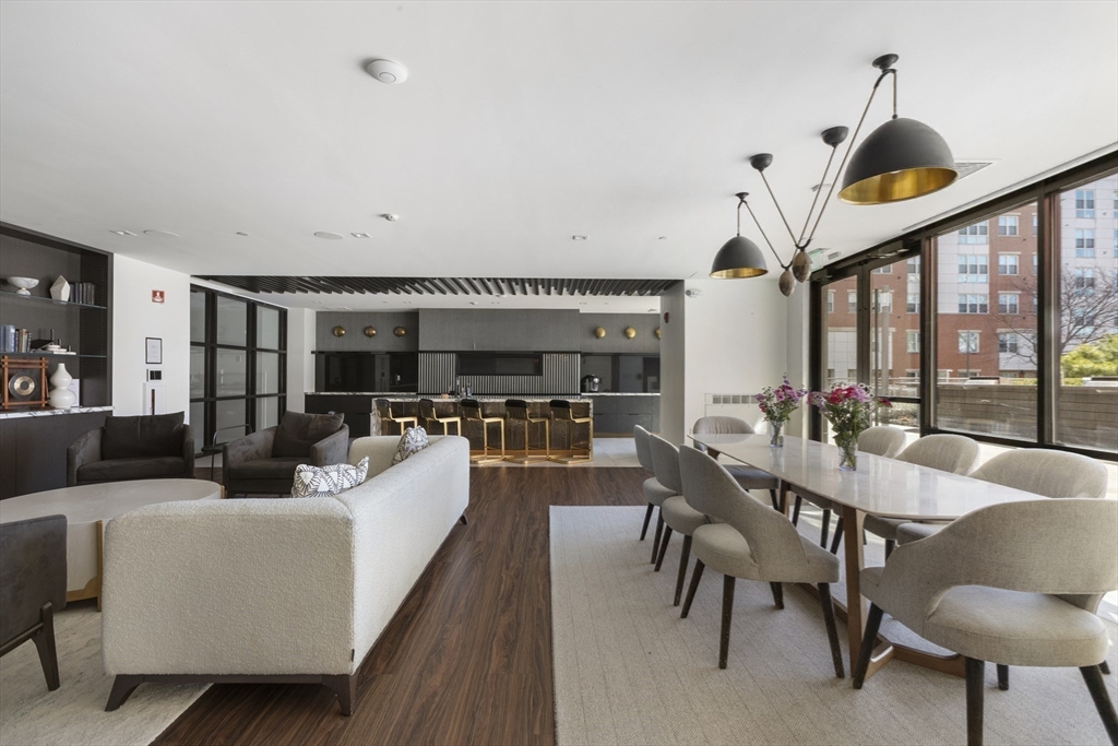 99 Sumner St Unit: PH621