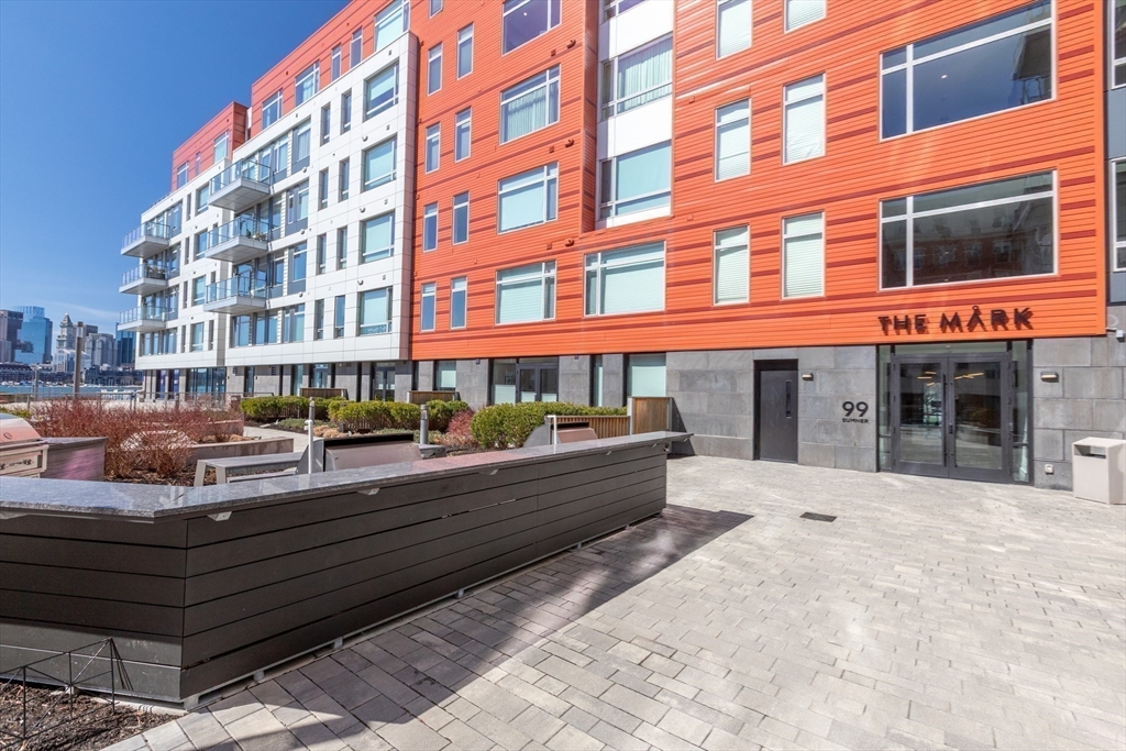 99 Sumner St Unit: PH621