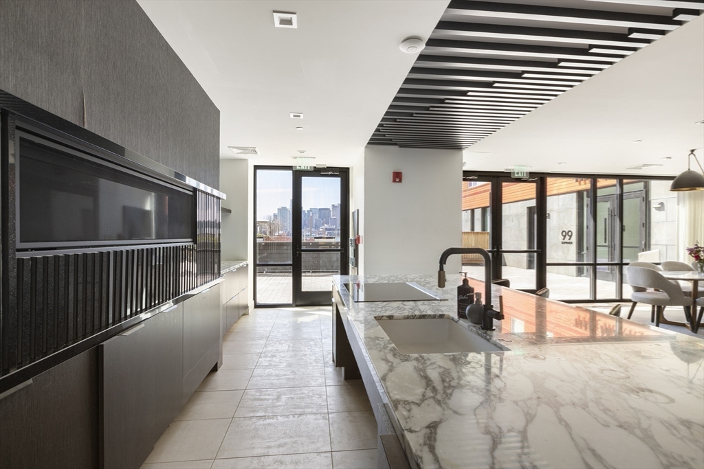 99 Sumner St Unit: PH621
