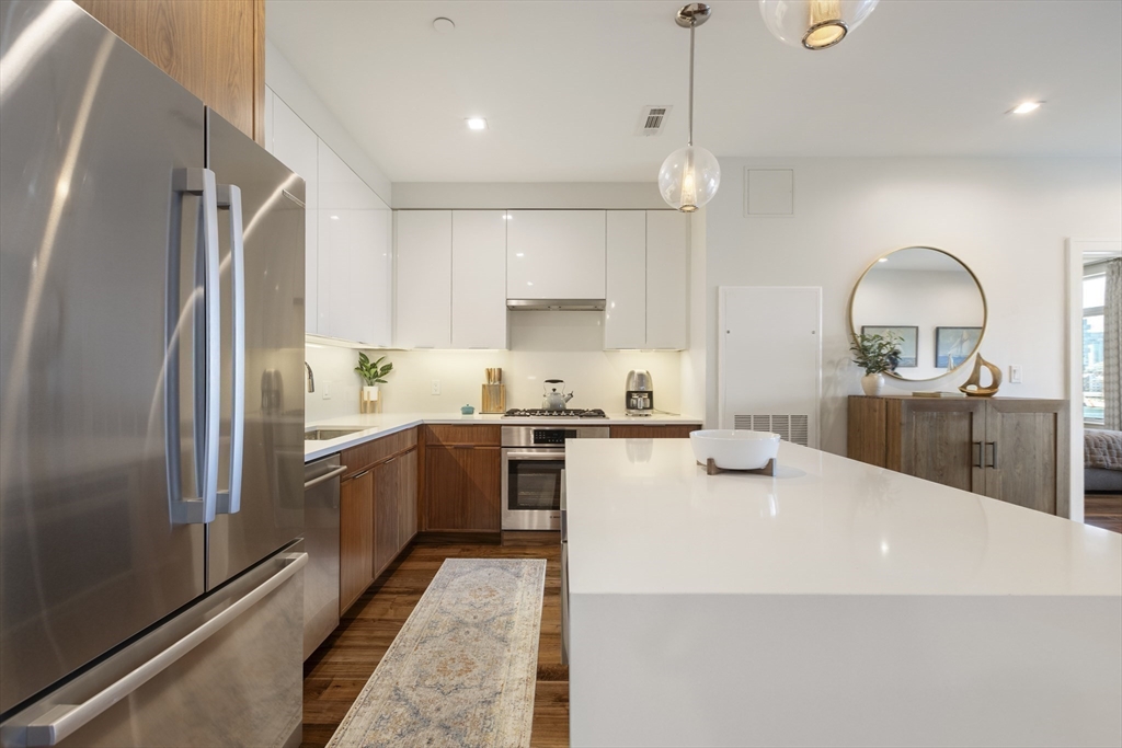 99 Sumner St Unit: PH621