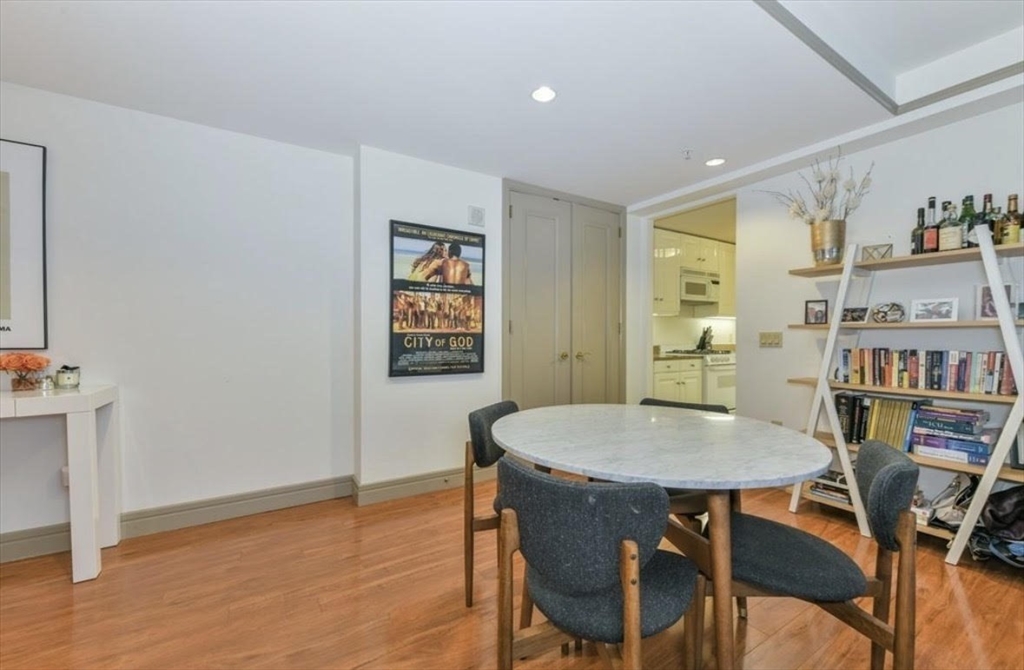3 Avery Street # 810