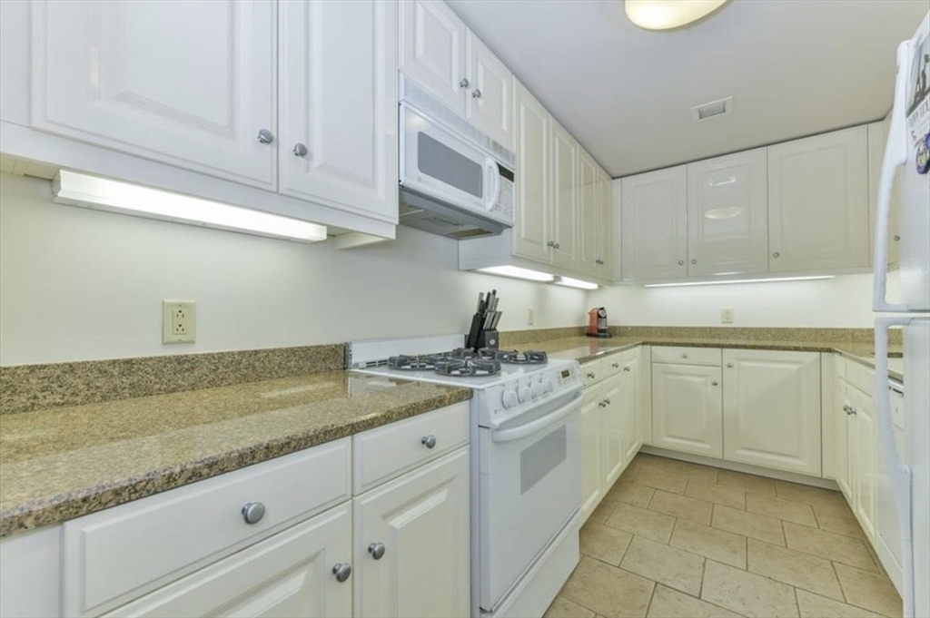3 Avery Street # 810