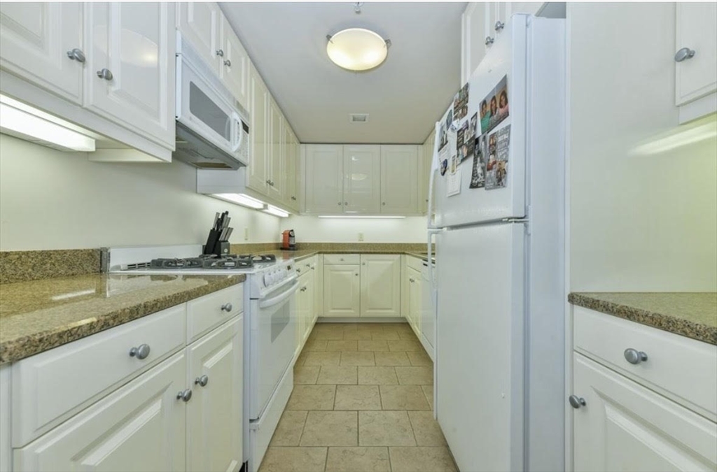 3 Avery Street # 810