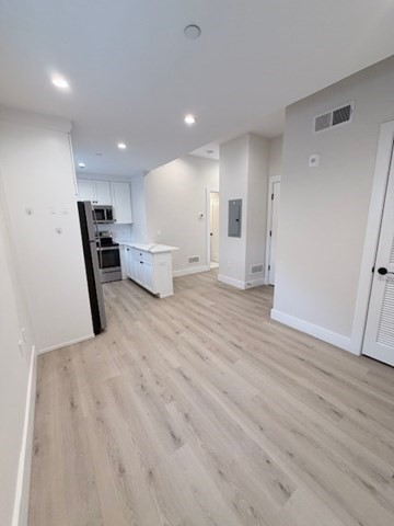 186 Bedford St # 203