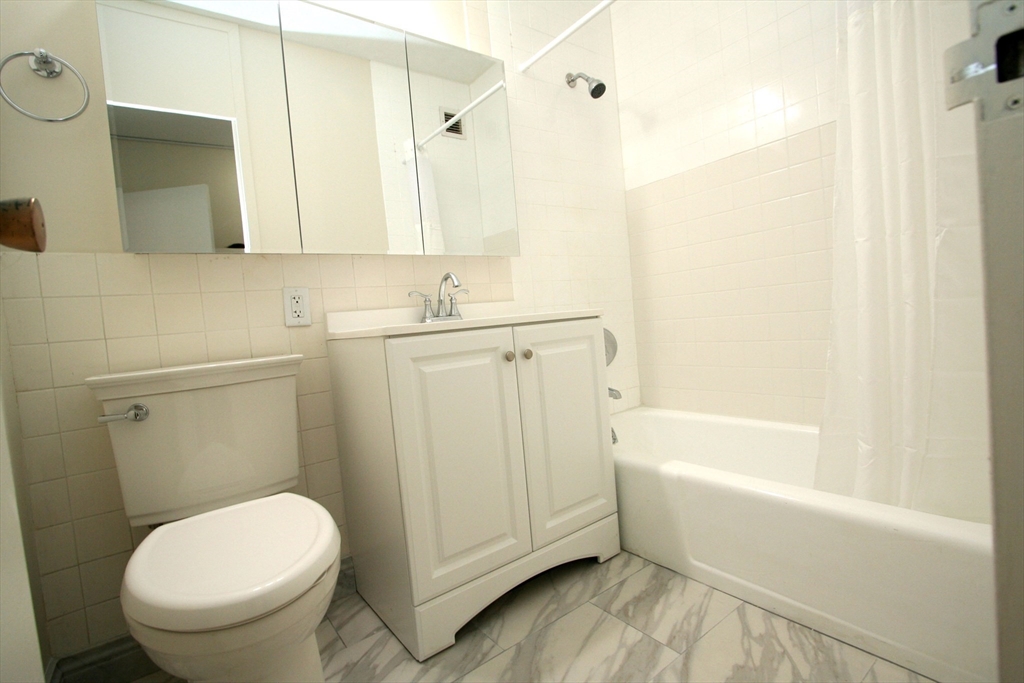 65 East India Row # 5D