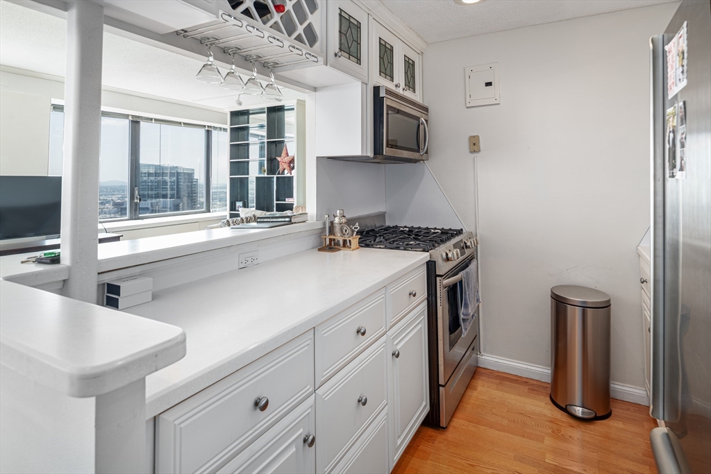 85 East India Row # 40E