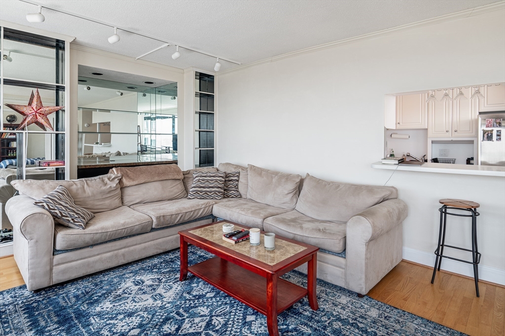 85 East India Row # 40E