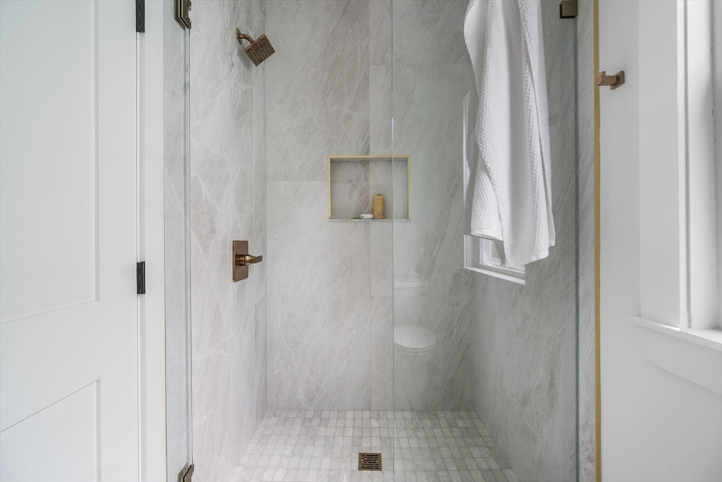 16 Harbor View St # 2