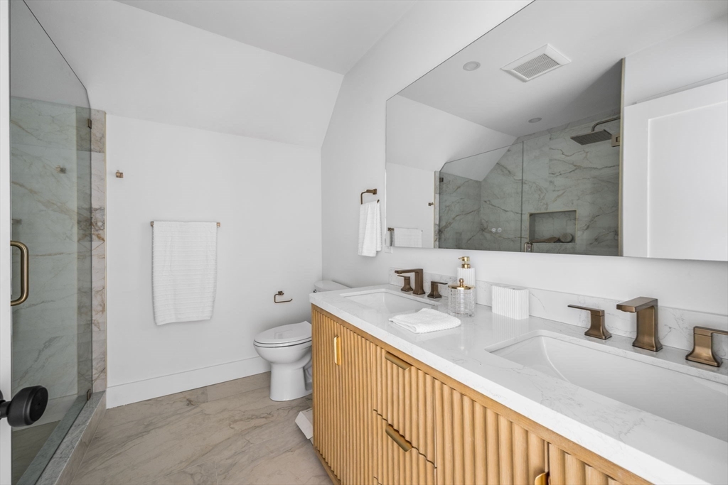 16 Harbor View St # 2